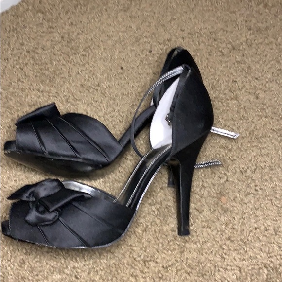 Shoes - Picture 4 of 5